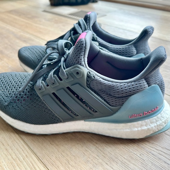 Adidas Ultraboosts 1.0 in grey, pink, and blue - Picture 3 of 7